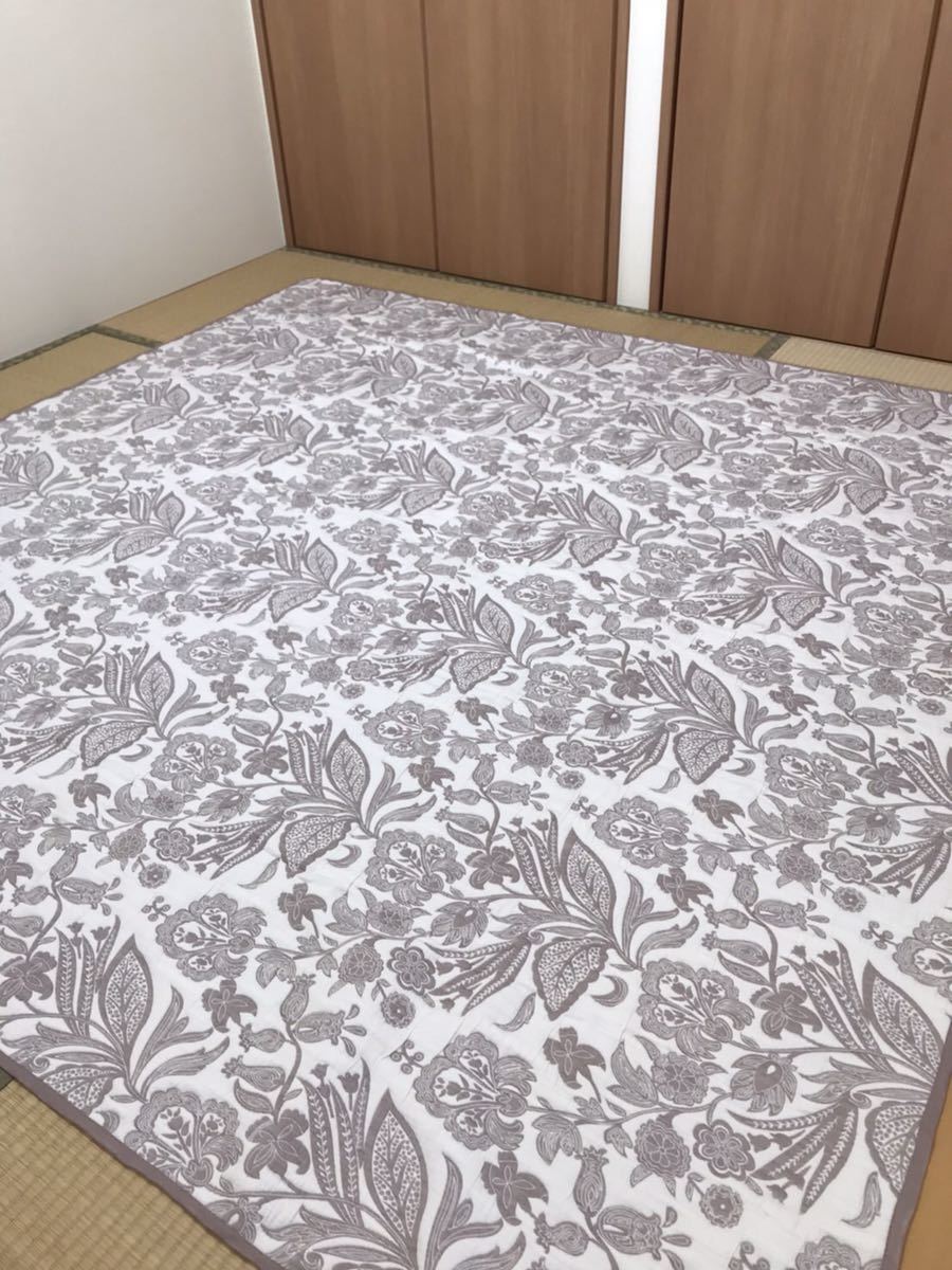 [新品] 激安・在庫処分 約 200×250cm キルトマルチカバー　ソファーカバー　ベットカバー　こたつカバー 花柄リバーシブル