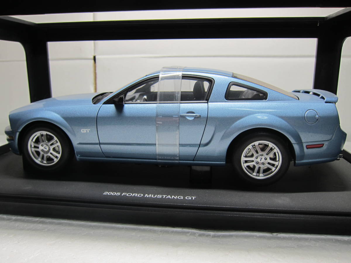 1/18 オートアート フォード マスタング GT 2005 ウィンドベイル 