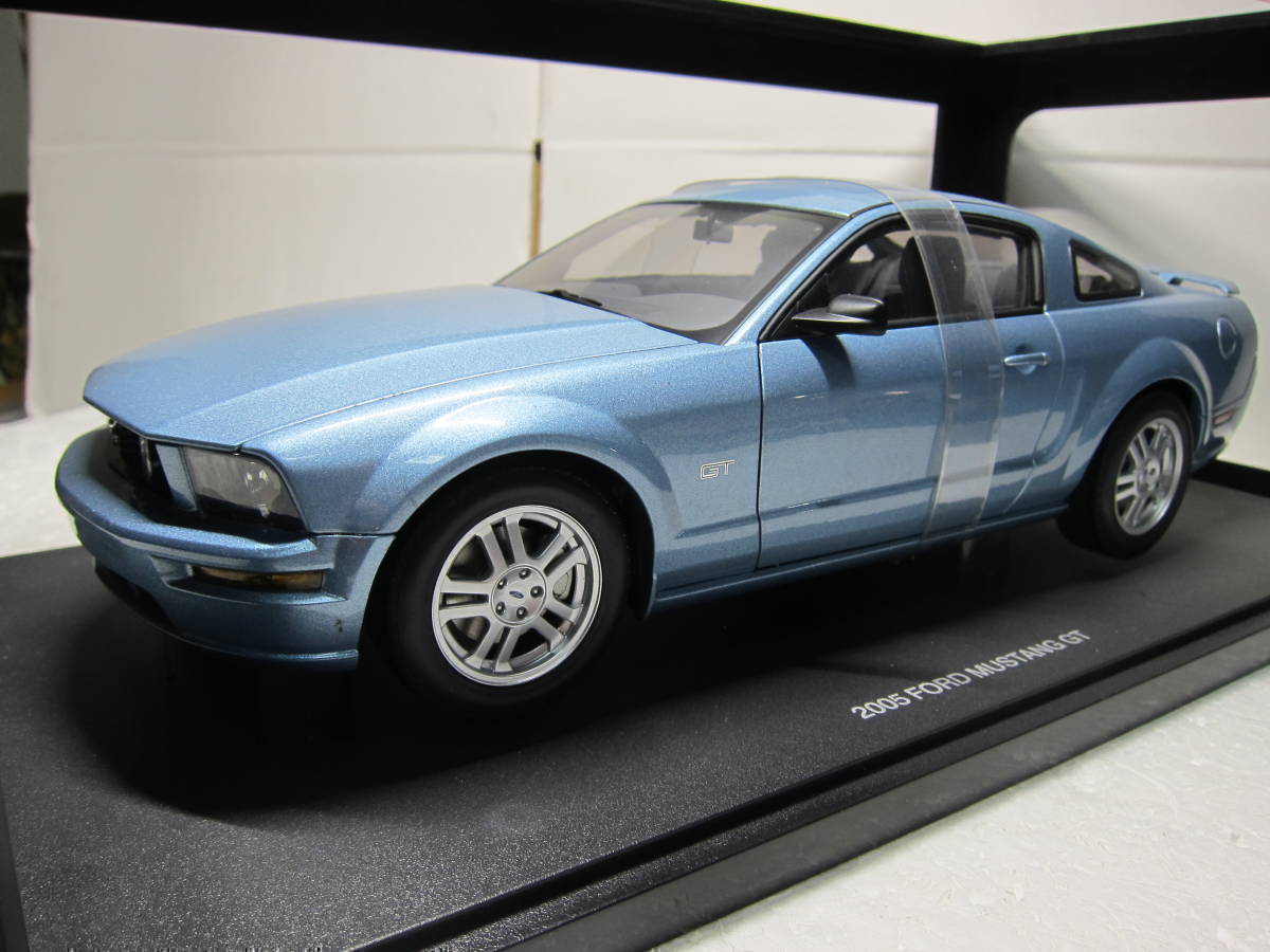 1/18 オートアート フォード マスタング GT 2005 ウィンドベイル ブルー