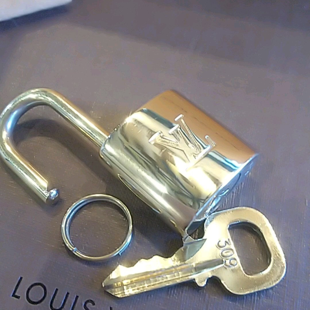 極美品 品質重視 Louis Vuitton パドロック 南京錠 カデナ ルイヴィトン 309