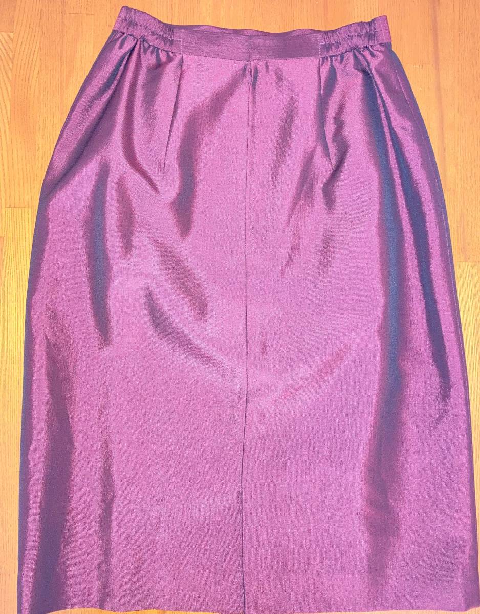 STUDIO ALPHA　スカートスーツ　きれいな光沢　大きめロングジャケット　コサージュ付き　肩パッド有_画像8