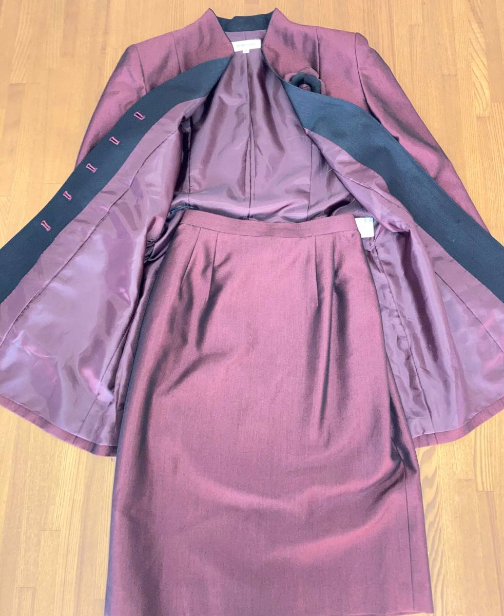 STUDIO ALPHA　スカートスーツ　きれいな光沢　大きめロングジャケット　コサージュ付き　肩パッド有_画像4