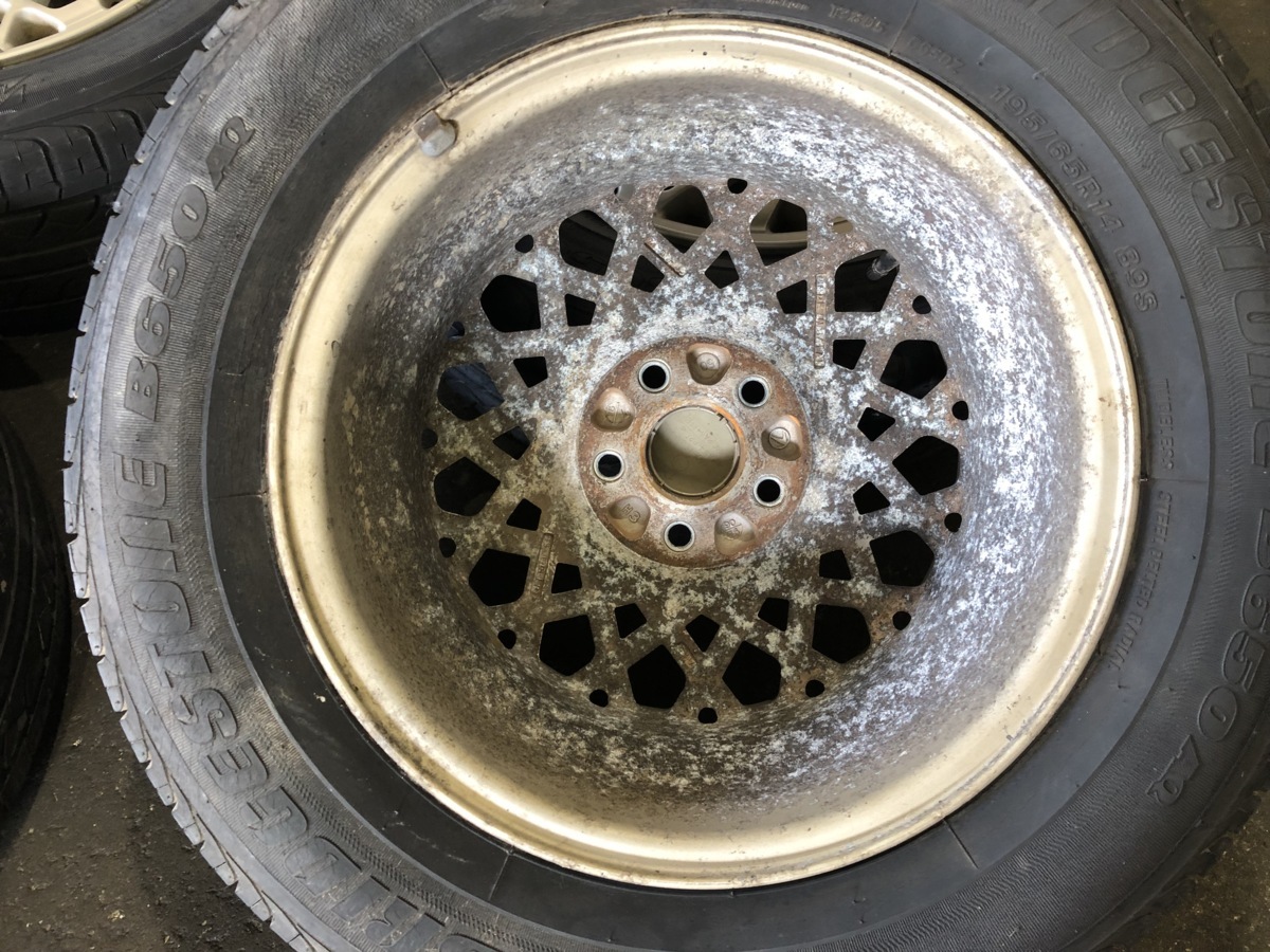 ブランドのアイテムを公式に取扱 SUBARU 純正 14インチ 5.5JJ 100-5H タイヤホイル 品 2022.0108.2-17-12 ブランドのアイテムを公式に取扱 SUBARU 純正 14インチ 5.5JJ 100-5H タイヤホイル 品 2022.0108.2-17-12