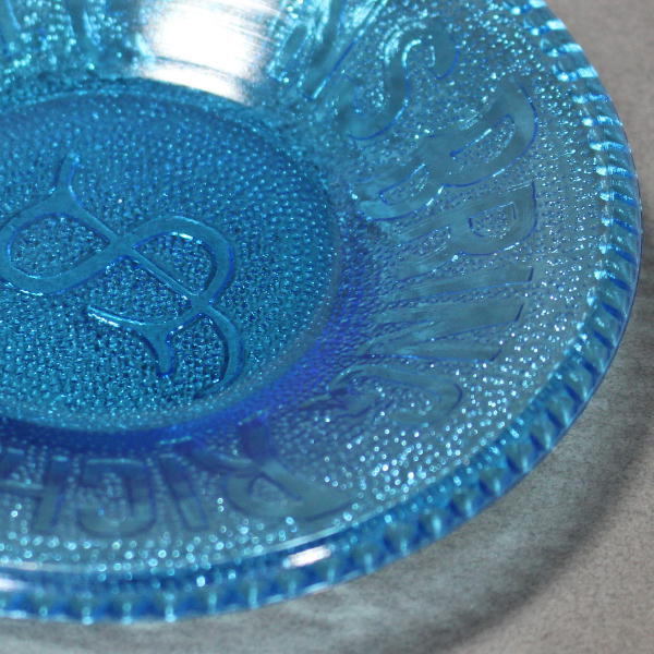 希少) 大正期 プレスガラス〔 青い プレート 皿 13.8cm 〕SMALL GAINS BRING RICHES IN. A0580_画像5