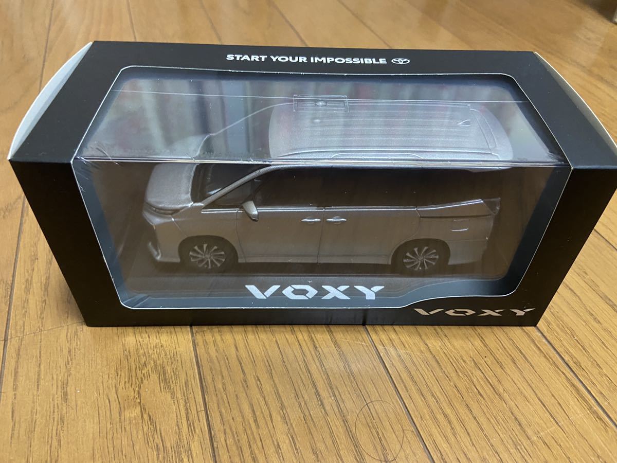 Yahoo!オークション - 新型 ヴォクシー カラーサンプル 1/30 トヨタ 