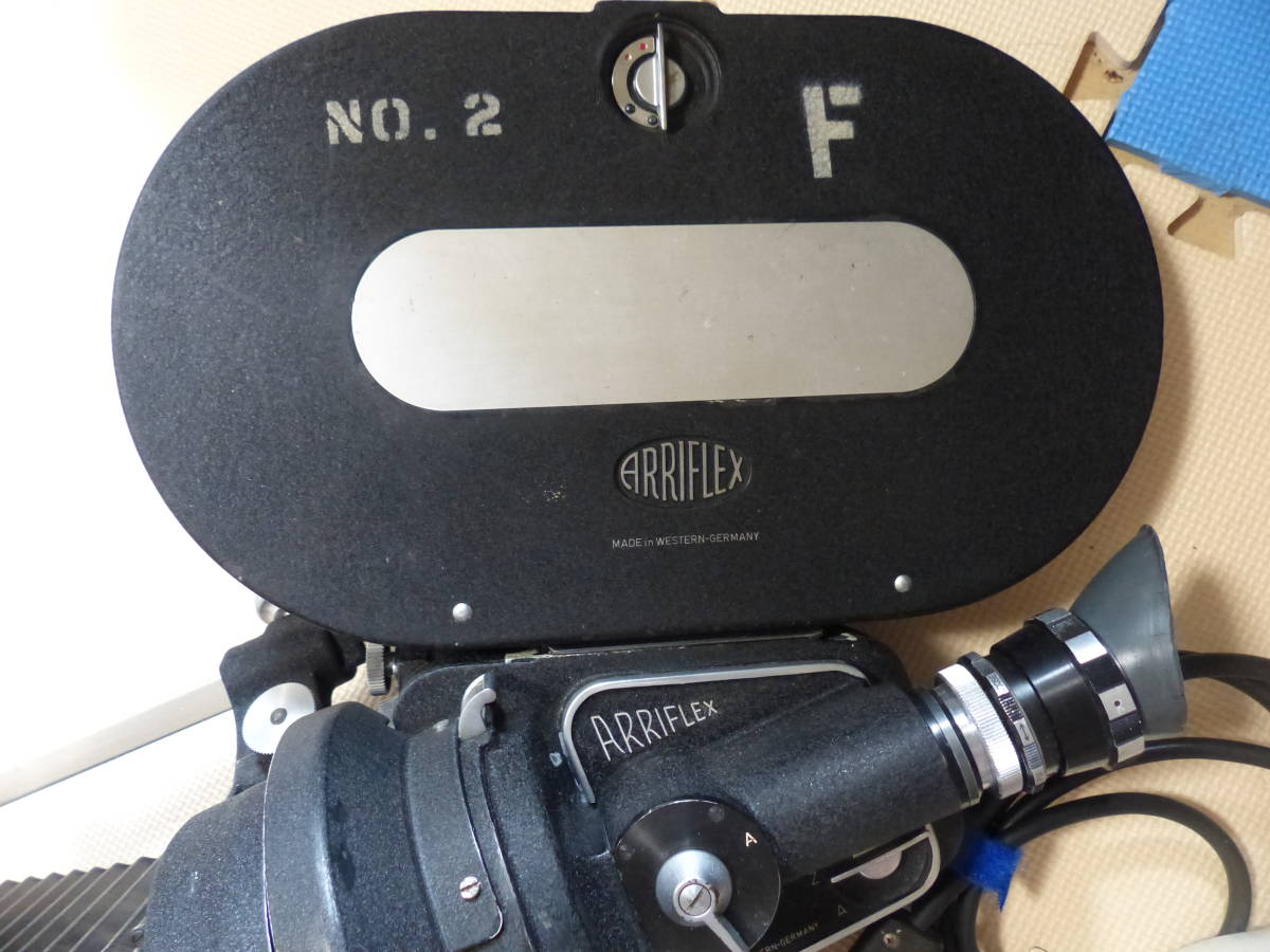 希少 35㎜ ムービーカメラ ARRIFLEX ⅡC 400ホルダー フードCOOKE 17.5㎜レンズ付 ジャンク_画像2