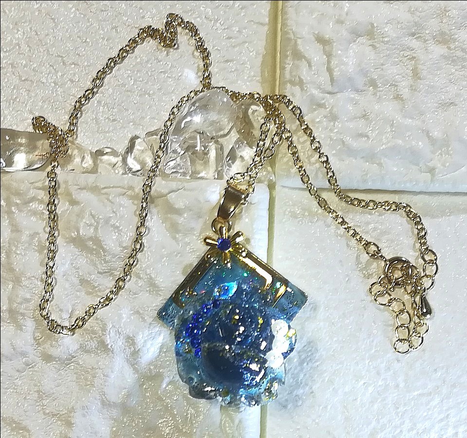 No.197☆ハンドメイド☆濃青バラ☆薔薇☆フラワーレジンネックレス