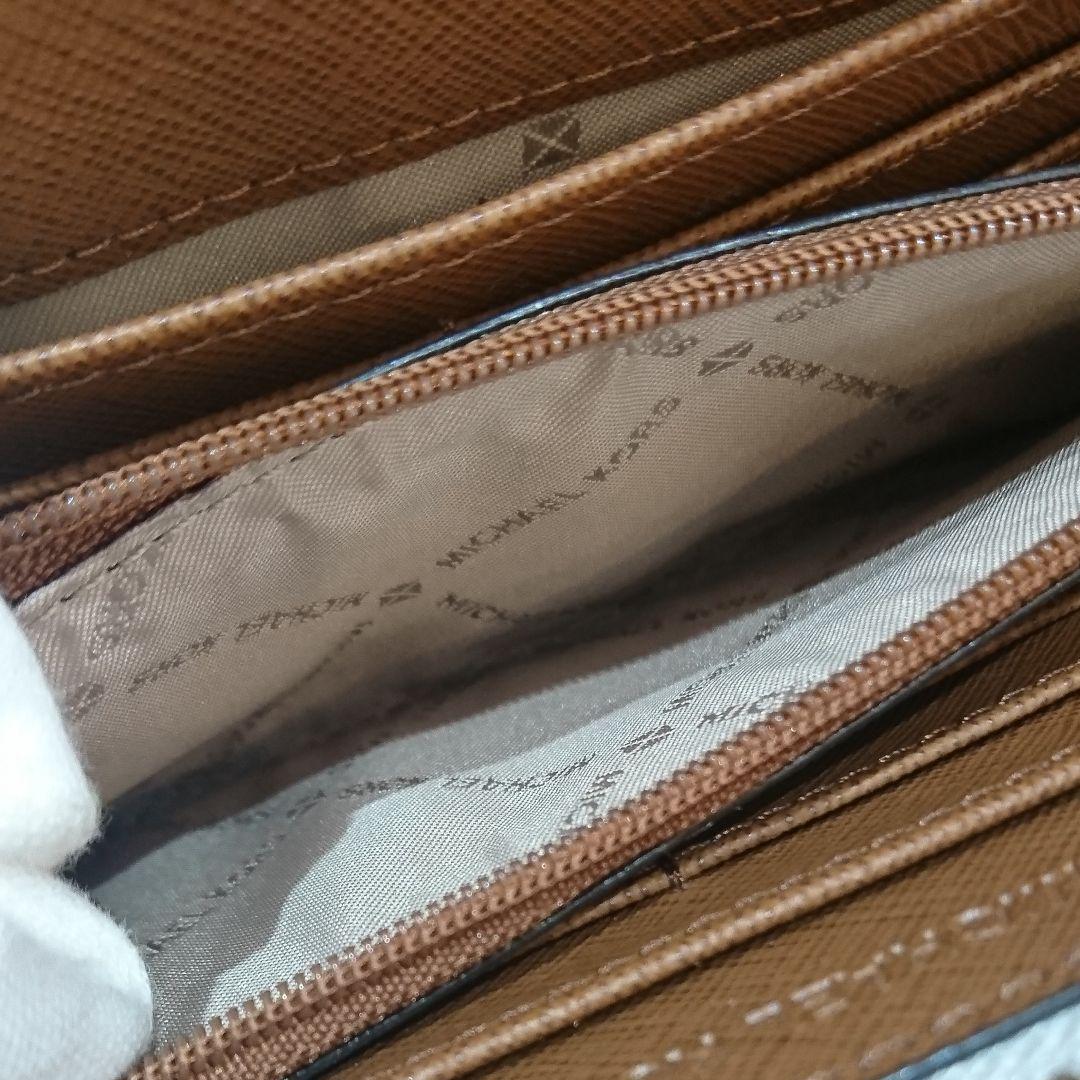 ほぼ新品 マイケルコース 長財布 白 ラウンドファスナー ほぼ新品 マイケルコース 長財布 白 ラウンドファスナー