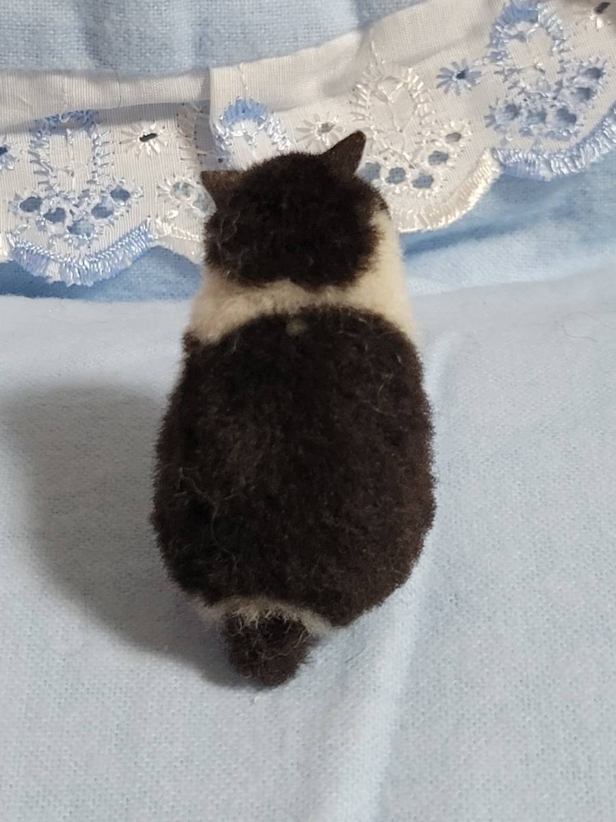 ☆羊毛フェルト　【MEBARU】　【日本の有名作家さま】リアルネコちゃん　猫　メバルさま　ハンドメイド　　_可愛い後ろ姿です