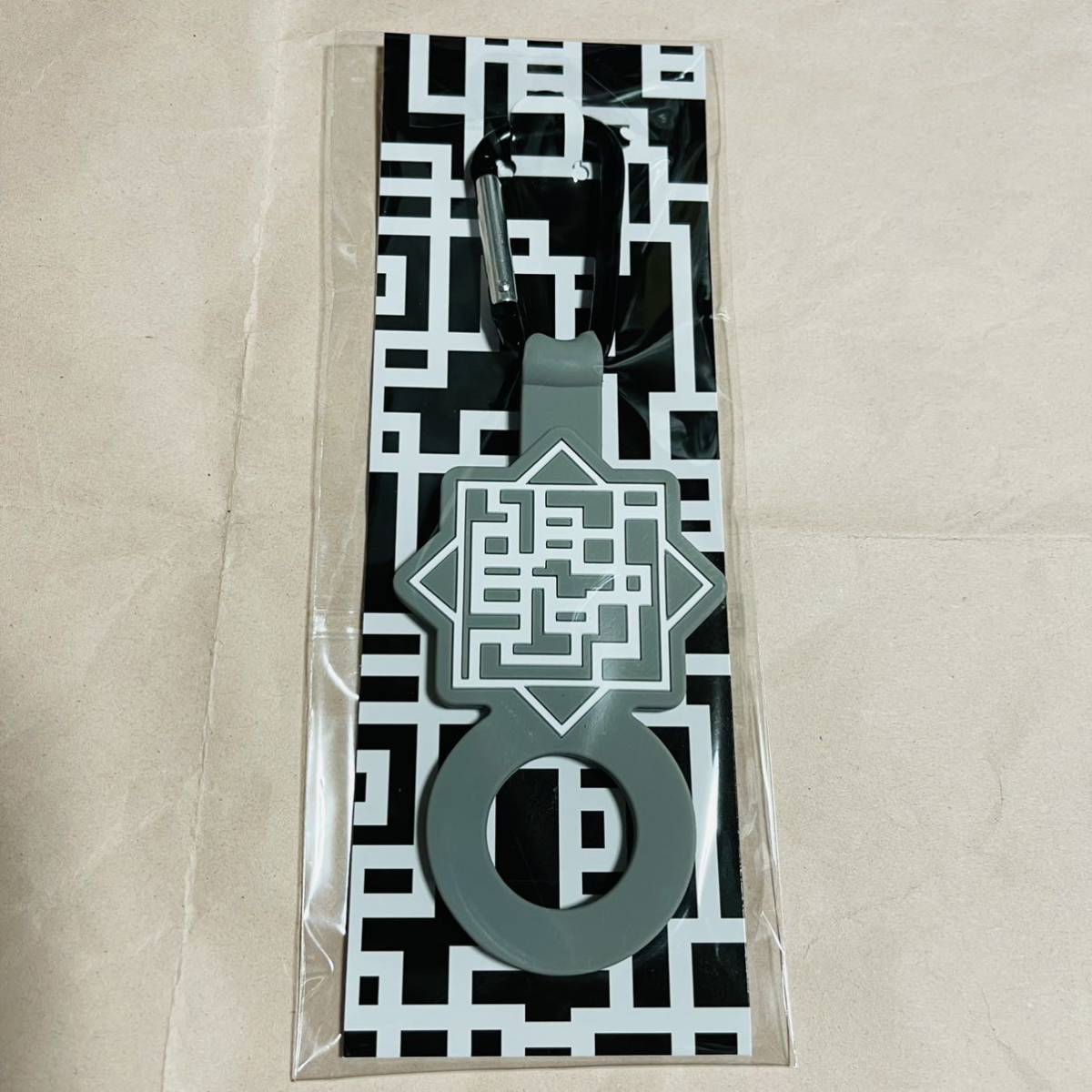 ラバーペットボトルホルダー Hotei 40th Anniversary ローソン限定グッズ Gray グレー 布袋寅泰 G柄 Gマーク Boowy 売買されたオークション情報 Yahooの商品情報をアーカイブ公開 オークファン Aucfan Com ラバーペットボトルホルダー Hotei 40th Anniversary ローソン限定グッズ Gray グレー 布袋寅泰 G柄 Gマーク Boowy 売買されたオークション情報 Yahooの商品情報をアーカイブ公開 オークファン Aucfan Com