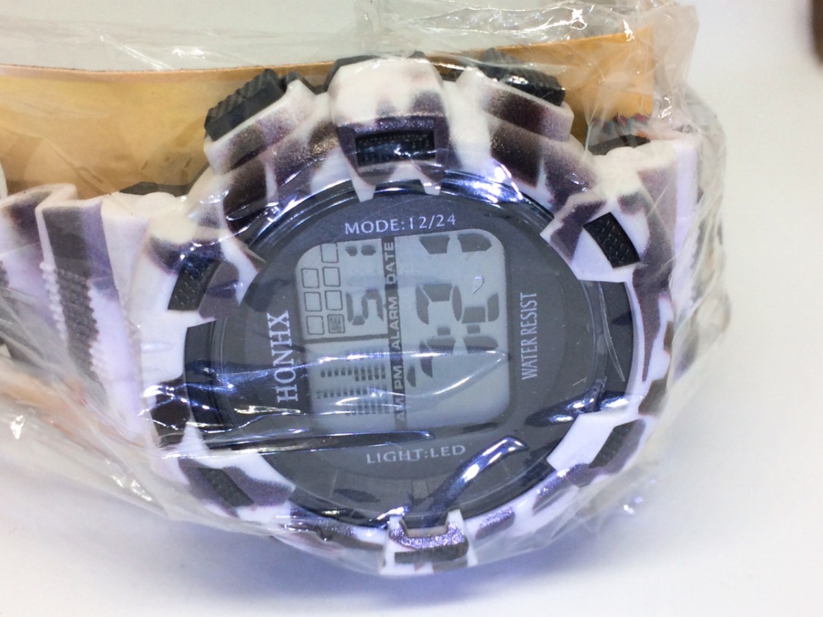 新品☆メルカリ便☆デジタル多機能LED腕時計☆ホワイト×ゴールド 大特価放出！
