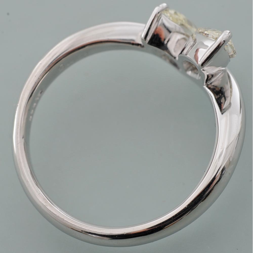G26】 Pt900 プラチナ900 マーキスダイヤモンド 2石 0.78ct デザイン