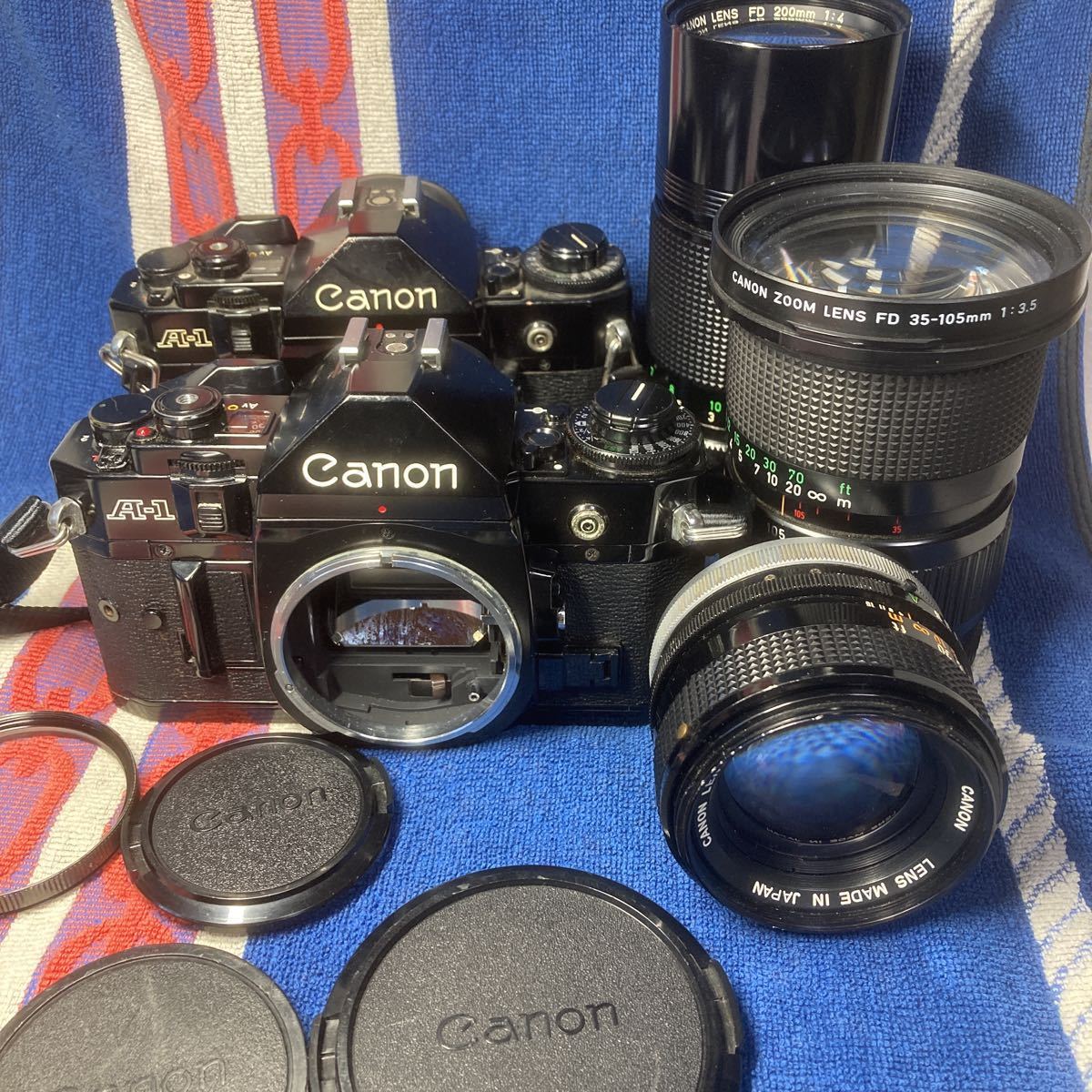 ★CANON A-1 ボディ２台+Canon FD 50mm F1.4 S.S.C. 他　レンズ３個セット 前後レンズキャップ他 付属品多数_画像1