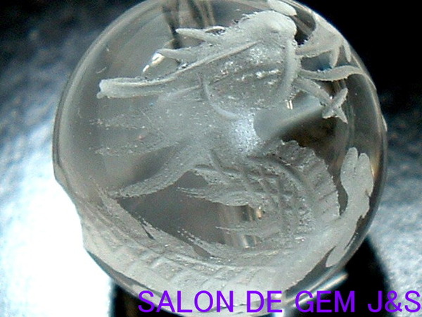 [ finest quality loose ][ emperor dragon sculpture ][ super high class natural crystal (book@ crystal ) one bead ][14.0mm.] China one class carving . hand carving! both hole empty / feng shui *2024 year better fortune power 
