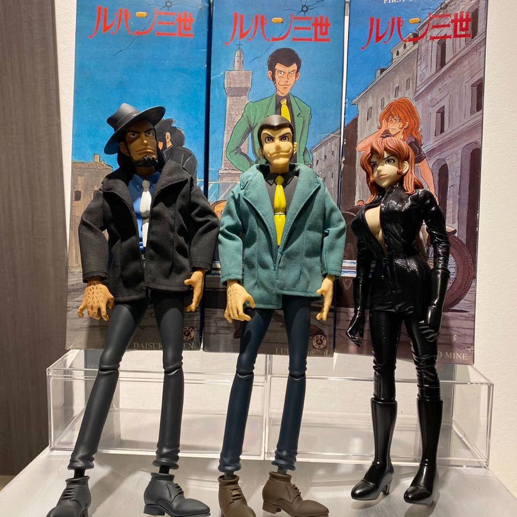 Yahoo!オークション - 美品 三体セット メディコムトイ 1/6 Yahoo!オークション - 美品 三体セット メディコムトイ 1/6