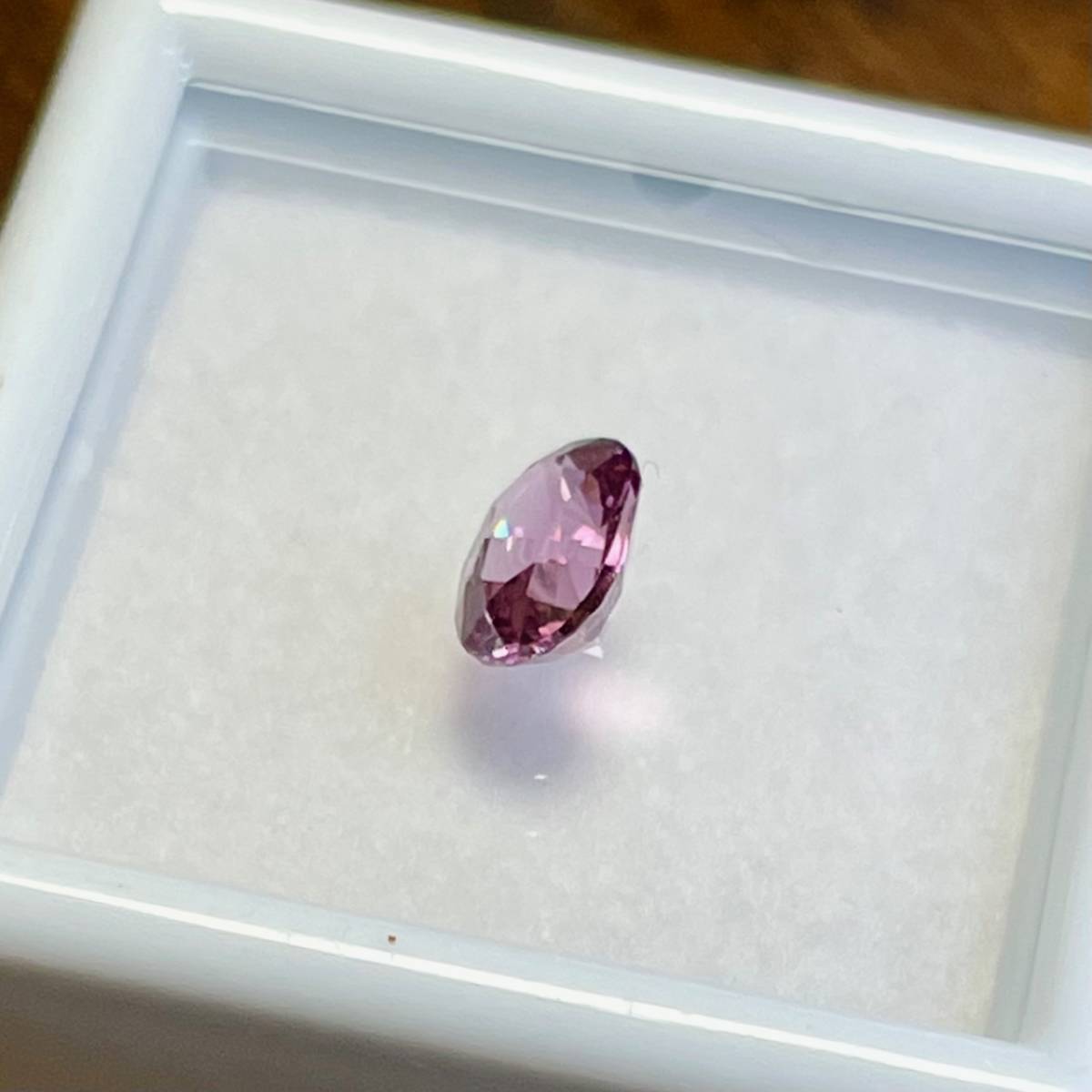 天然　未処理　ロードライトガーネット　ルース　オーバルカット　0.800ct　虹　裸石　宝石　新品未使用_画像1