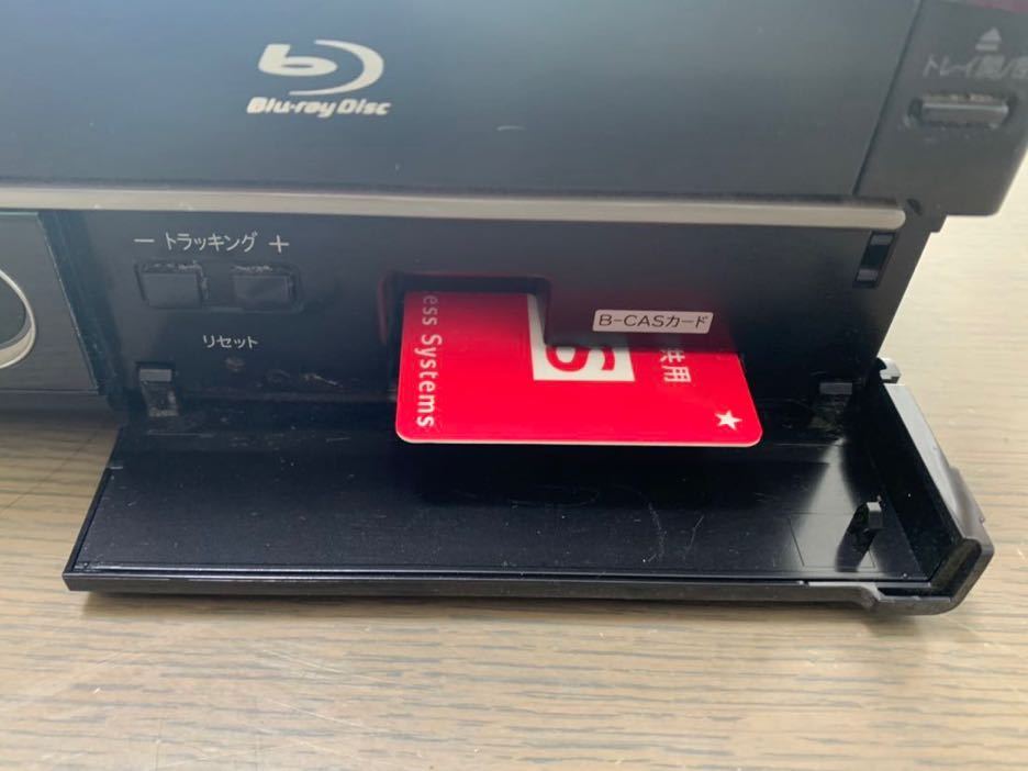 AQUOS VHS一体型ブルーレイレコーダー BD-HDV22 2008年製 ブラック プラグ2本＆B-CAS 赤カード付 リモコンなし 通電確認済 100サイズ発送_画像5