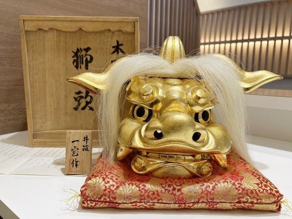 Yahoo!オークション - 日展作家 野村一宝 塗金 木彫 獅子頭 置物 Yahoo!オークション - 日展作家 野村一宝 塗金 木彫 獅子頭 置物