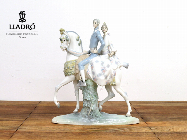 ☆ra253☆展示品☆リヤドロ☆Lladro☆希少☆白馬に乗った男女☆陶器