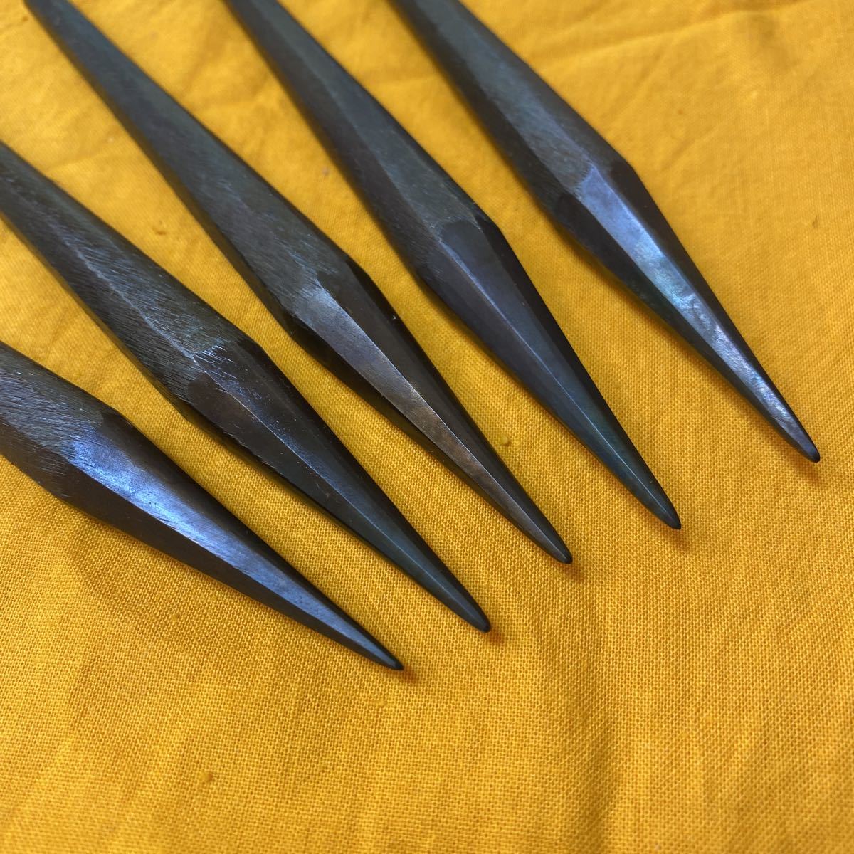 年始奉仕出品 鍛造焼入 鍛治職人作 稽古用 鑢目仕上 紡錘総八角 年始奉仕出品 鍛造焼入 鍛治職人作 稽古用 鑢目仕上 紡錘総八角