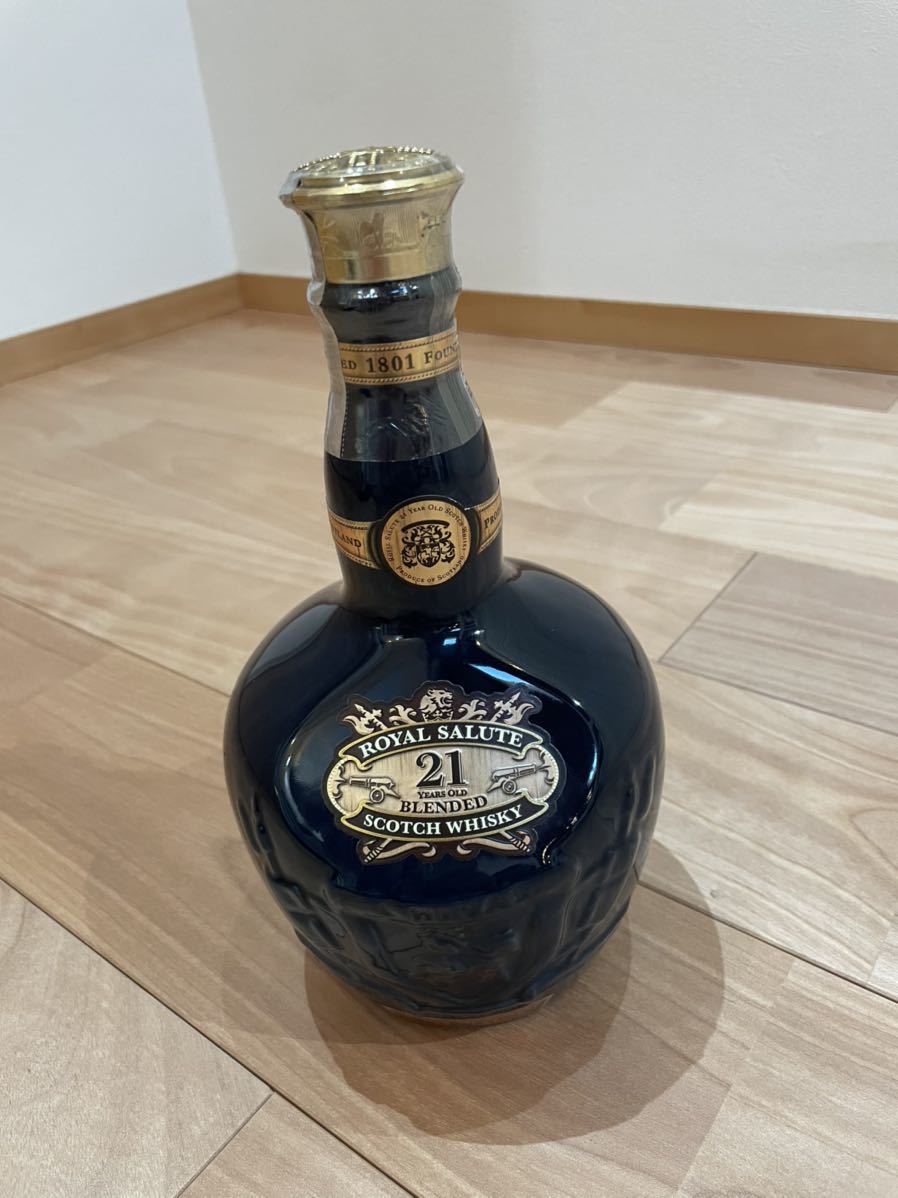 ROYAL SALUTE ロイヤルサルート 21年 スコッチ ウイスキー 青 陶器ボトル 700ml 40％ 未開栓 巾着袋 箱付き 