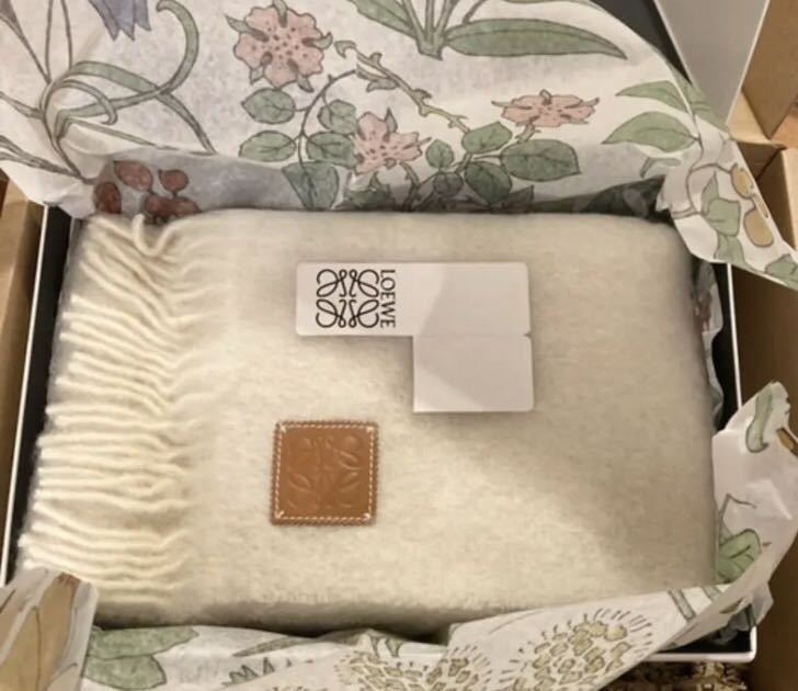 品質保証 新品未使用★完売 【新品正規品】loewe ロエベ マフラー ウール モヘア ホワイト アナグラム★白 ホワイト ラッピング済 品質保証 新品未使用★完売 【新品正規品】loewe ロエベ マフラー ウール モヘア ホワイト アナグラム★白 ホワイト ラッピング済