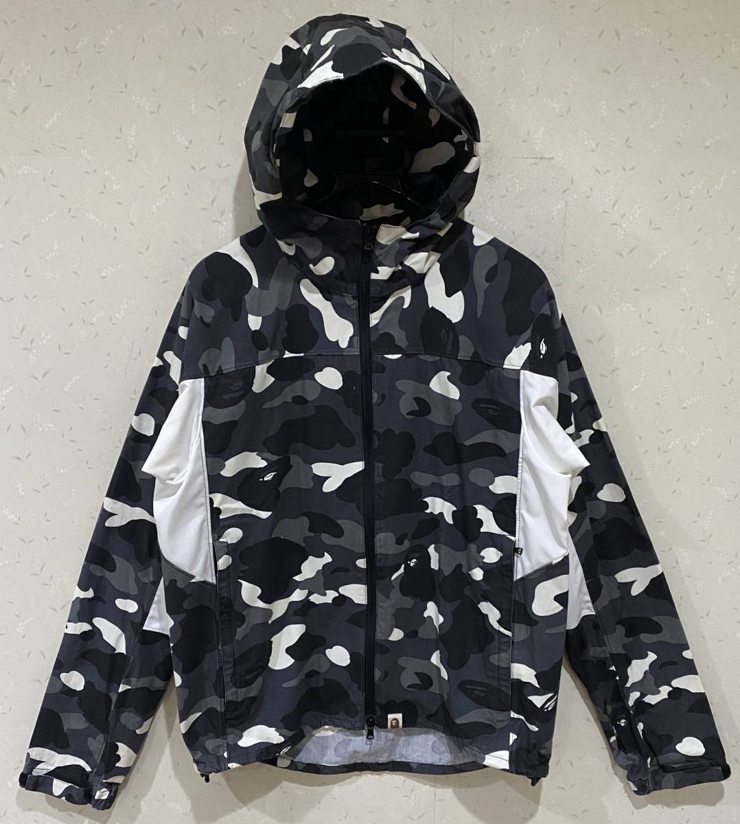 ※アベイシングエイプ A BATHING APE 迷彩 カモ柄 マウンテン アウトドア パーカー L　　　　　　　　　　　　　　　　　BJBB.A_画像1