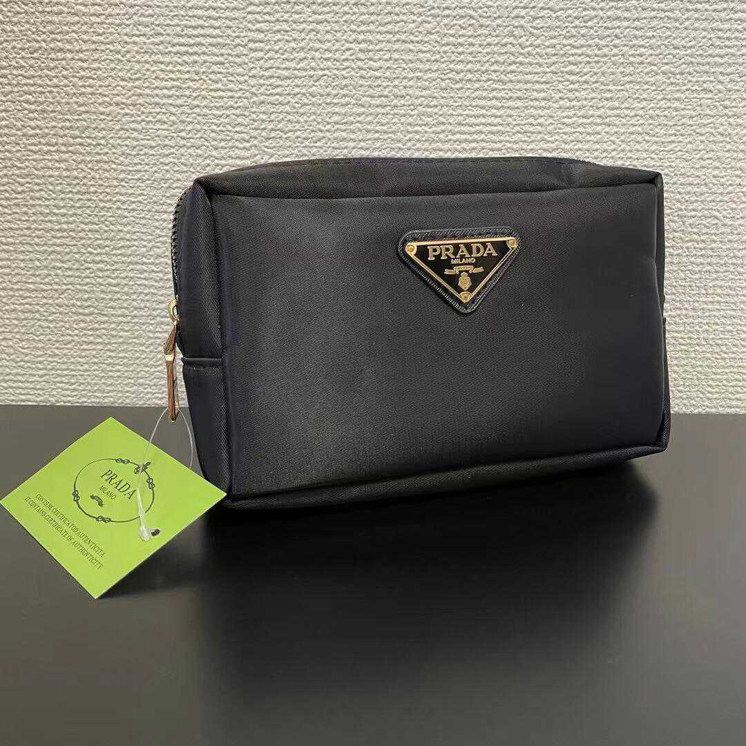 ヤフオク! - 新品未使用 正規非売品 プラダ ノベルティポーチ PRAD...