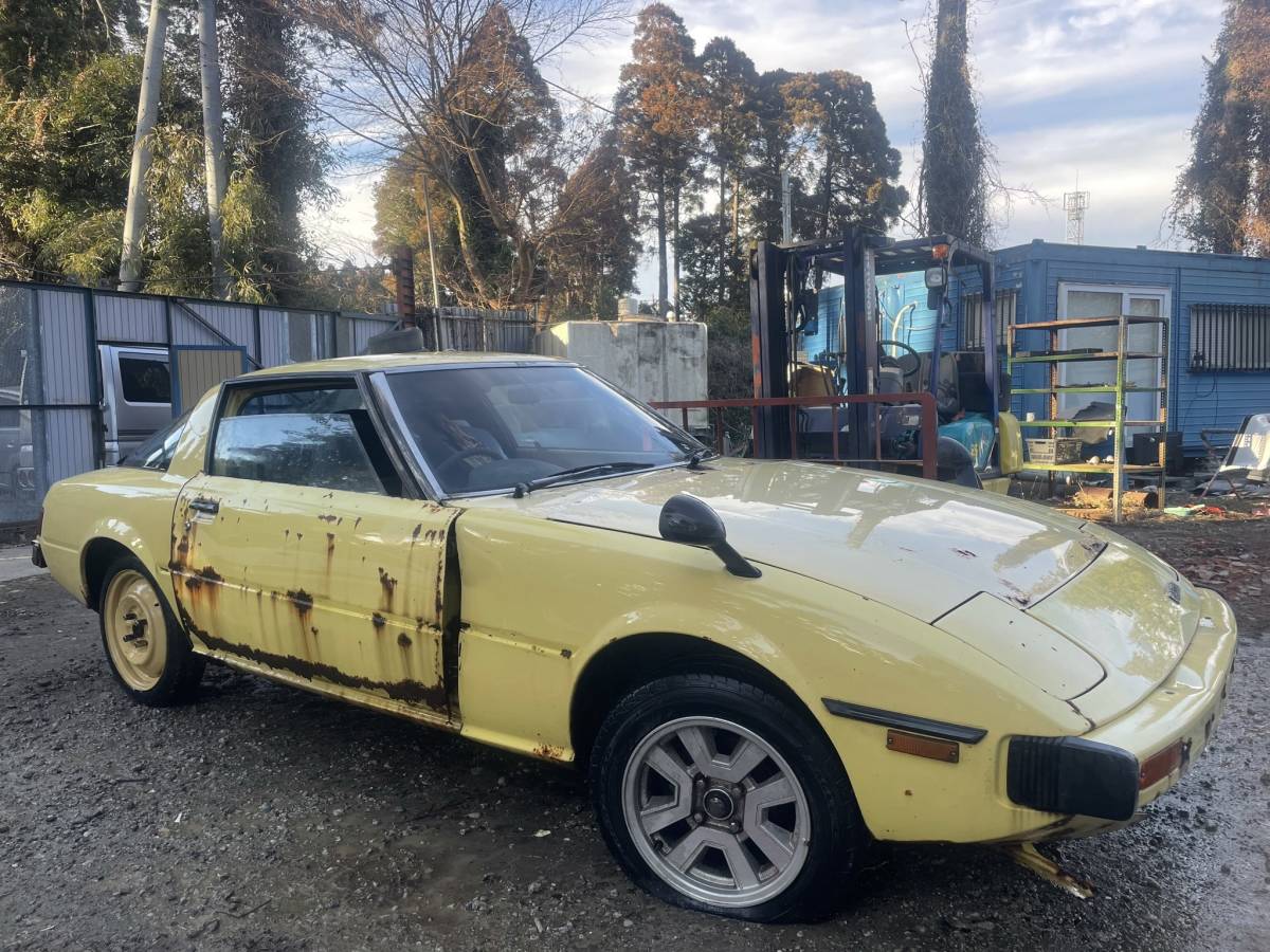 RX-7 Savanna SA22C S53 year car mileage number is little . therefore . one time delete document equipped parts is not car wholly as 