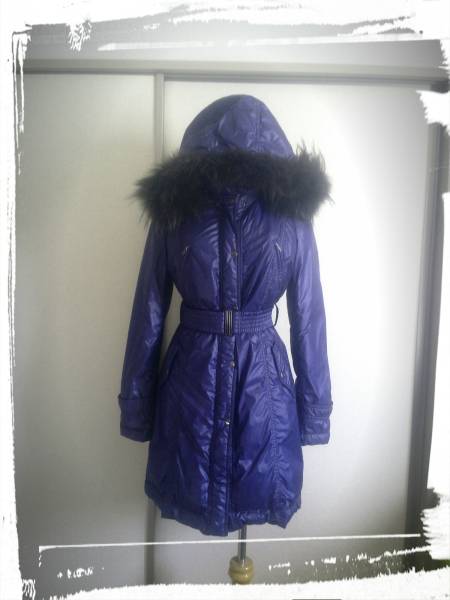 送料無料 美品ボッシュBOCSHファー フード美ライン ダウン コート38青紫系_とても綺麗な青紫色のダウンコートです。