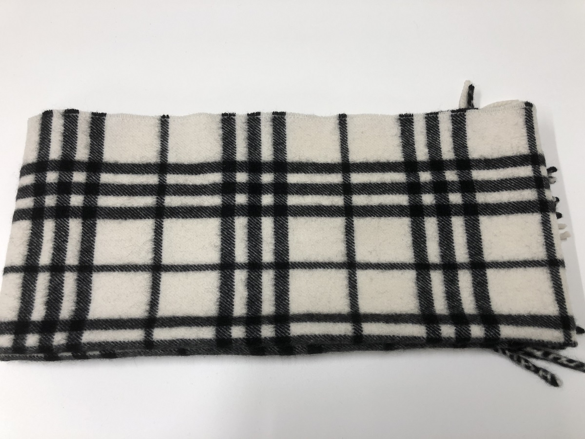 バーバリー BURBERRY LONDON マフラー 100% カシミヤ CASHMERE レディース 130cm x 31cm ホワイト 白 x 黒 ブラック 可愛い USED 中古_画像2