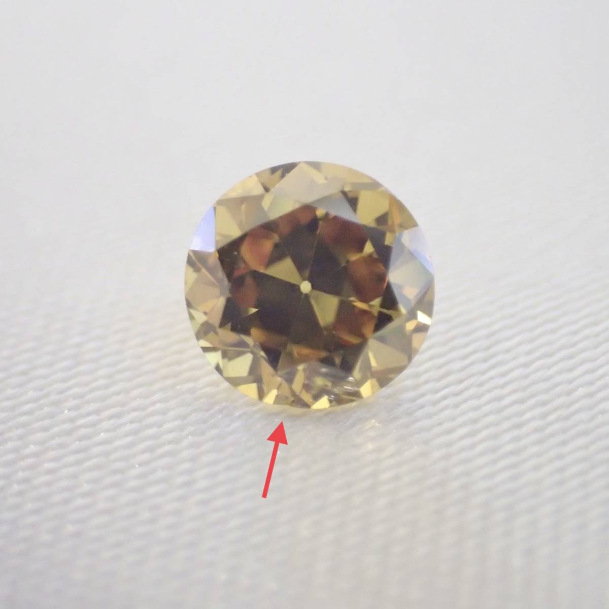 0.561ct FDBY SI2 蛍光性 ミディアムオレンジ ダイヤモンド ルース