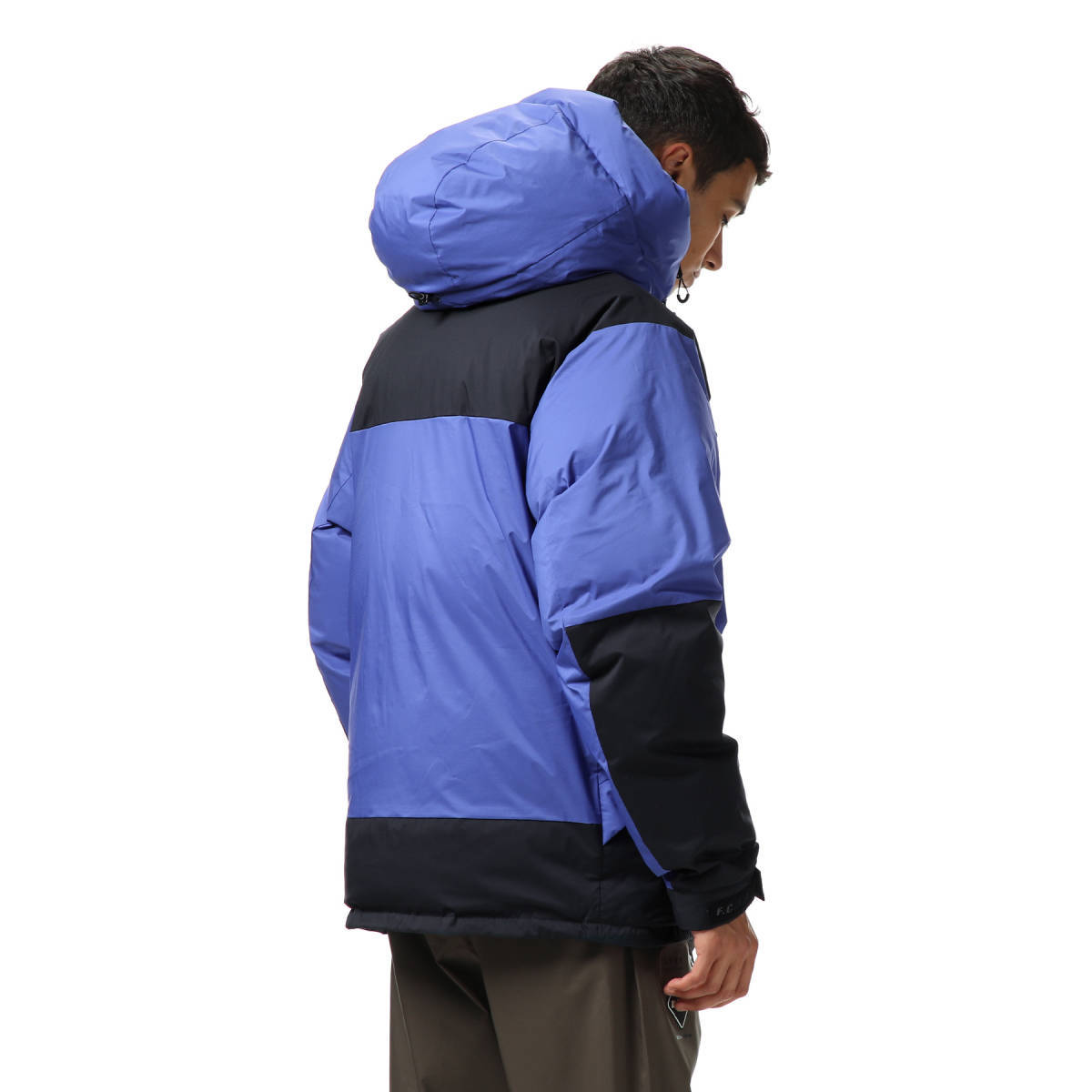 定価74800円 新品 ■ F.C.Real Bristol 21AW DOWN BENCH PARKA ダウンジャケット FCRB-212028 ブリストル ■M ブルー_画像3