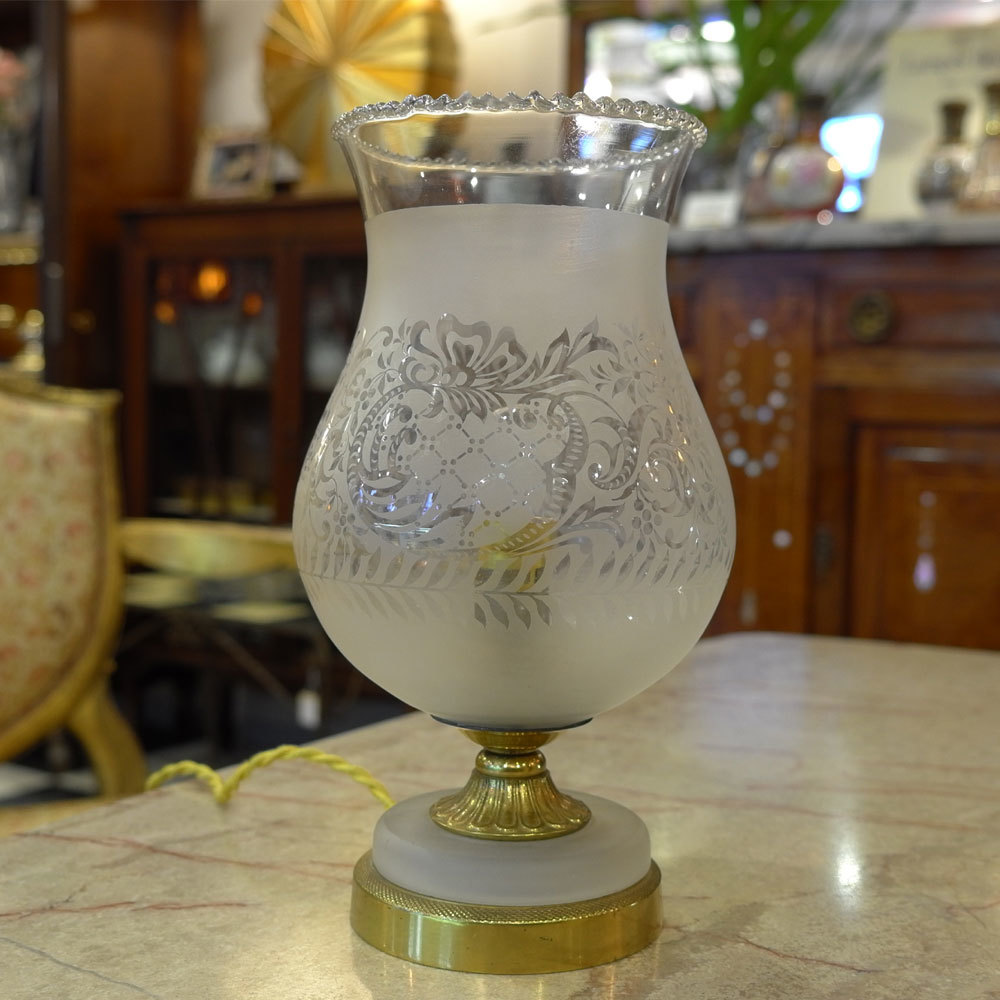 気持ちの疲れを和らげてくれる】テーブルランプ 植物模様 フランス製