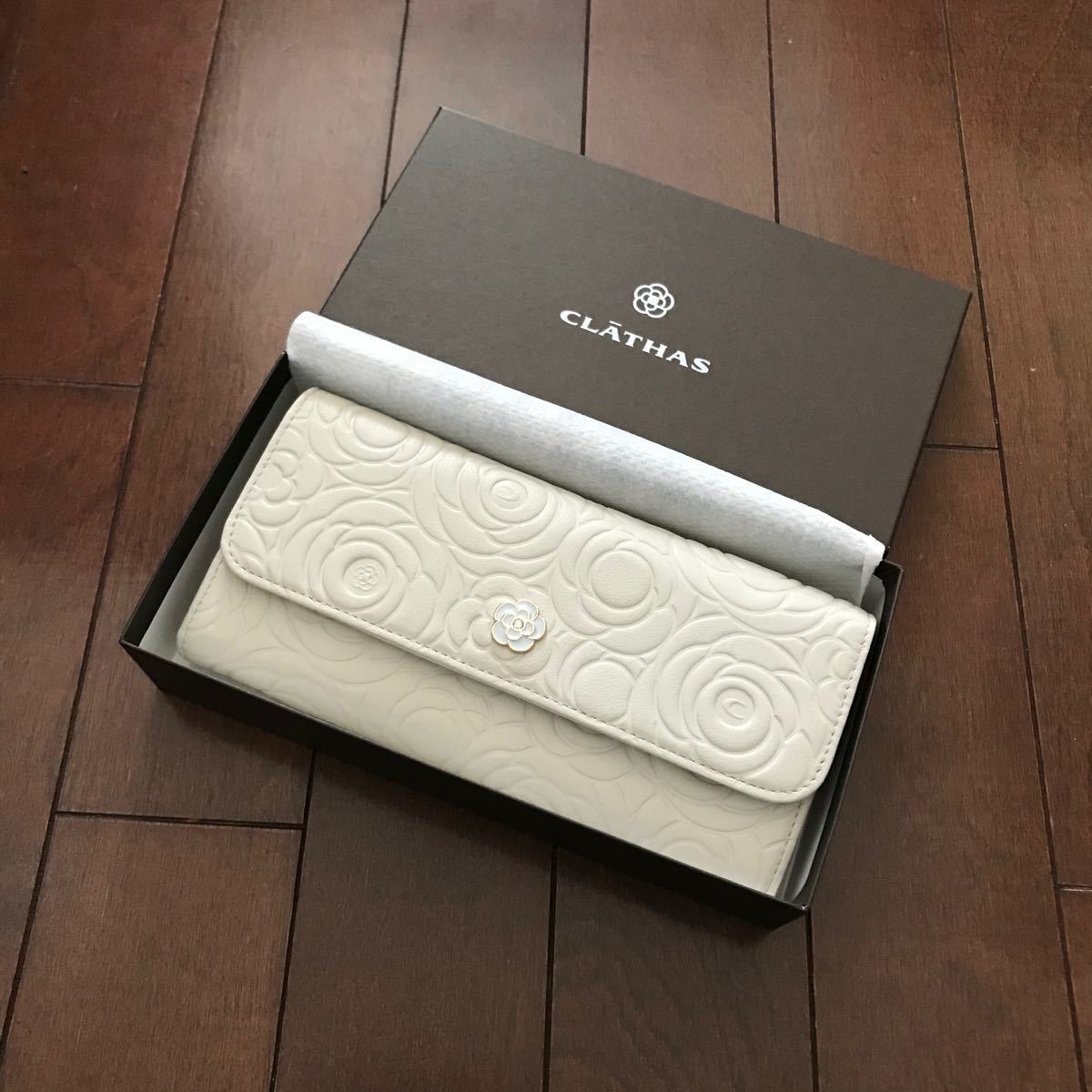 新品 クレイサス CLATHAS 長財布 カメリア 白 グレー フラップ 可愛い