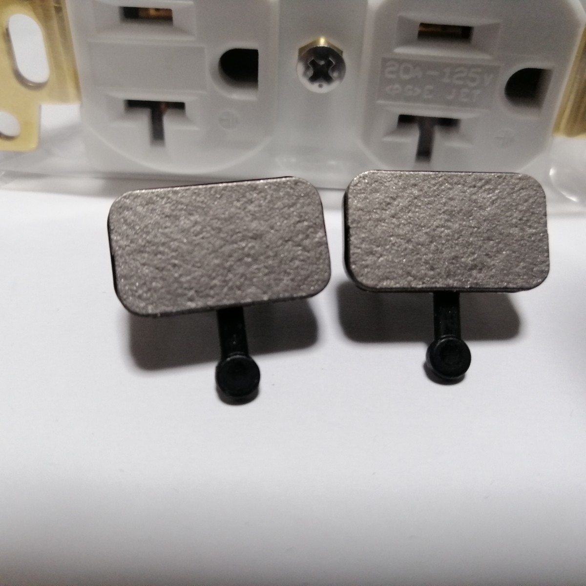 200円値下げ 新品未使用 オヤイデ 壁コンセント R0 Oyaide