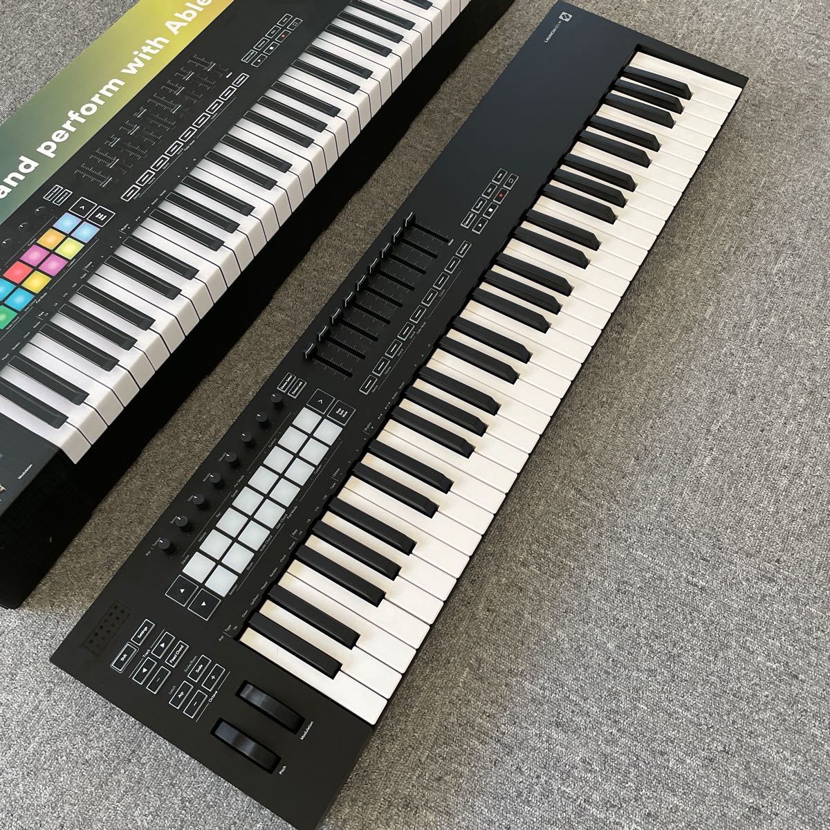 novation LAUNCHKEY 61 MK3 MIDIキーボードコントローラー（¥29,800
