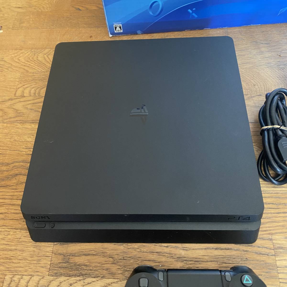 PlayStation4 CUH-2100AB01 ジェット・ブラック 500GB　ソフト、コントローラーのおまけ付き_画像2