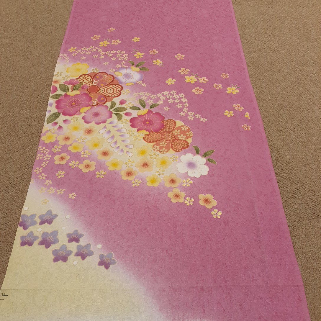 011902　正絹　ピンク色　花柄　シルク350cm　はぎれ　ハギレ　リメイク　ハンドメイド 古布