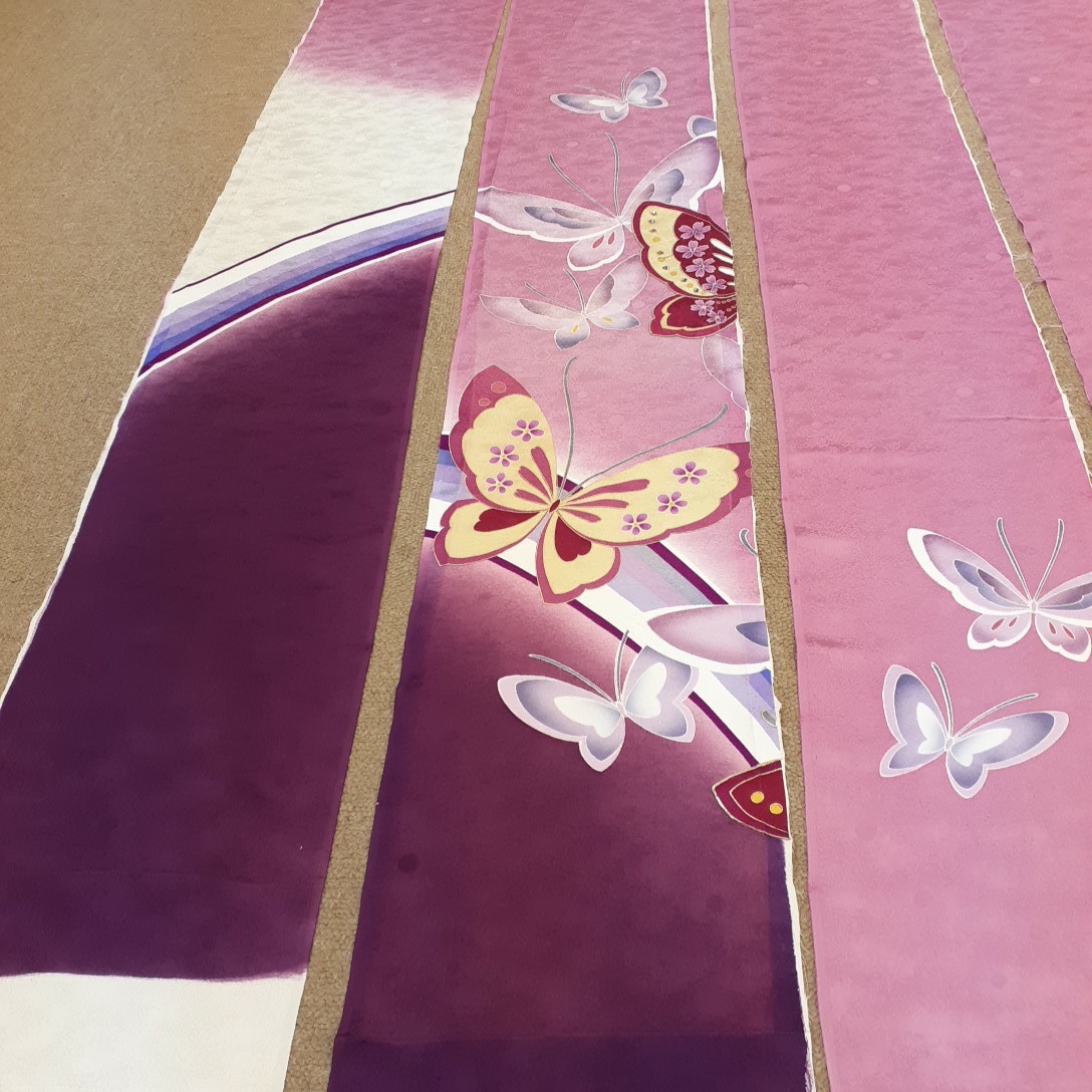 012602　正絹　ピンク色　蝶々　桜柄　シルク4枚　はぎれ　ハギレ　リメイク　ハンドメイド