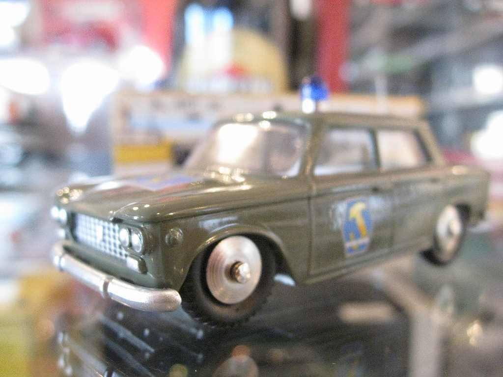 ★イタリア購入MERCURY1/48 FIAT1300 POLIZIA イタリア警察車両 モスグリーン☆_画像2