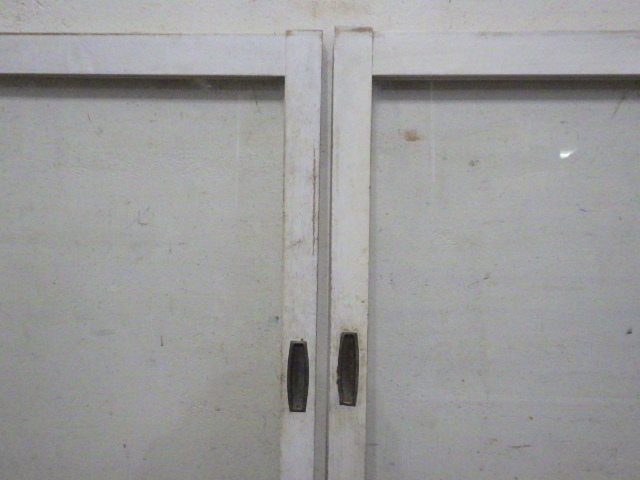 taZ0985*[H69cm×W78cm]×2 sheets * pretty white paint. car Be . old tree frame glass door * old fittings sliding door sash Cafe marks lie retro Vintage K.1