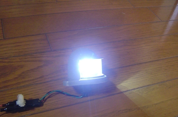 LEDナンバー灯球 6070タイプ専用 グランドプロフィア クオン コンドル 高輝度LED 3.000mcd 6発使用 24V用 送料無料（定形外郵便）_超高輝度LED６発使用で明るいです。