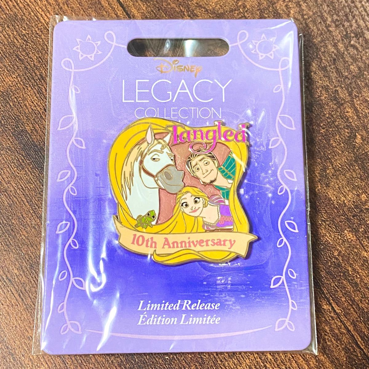 恵みの時 パリディズニー 塔の上のラプンツェル ピンバッジ 限定品