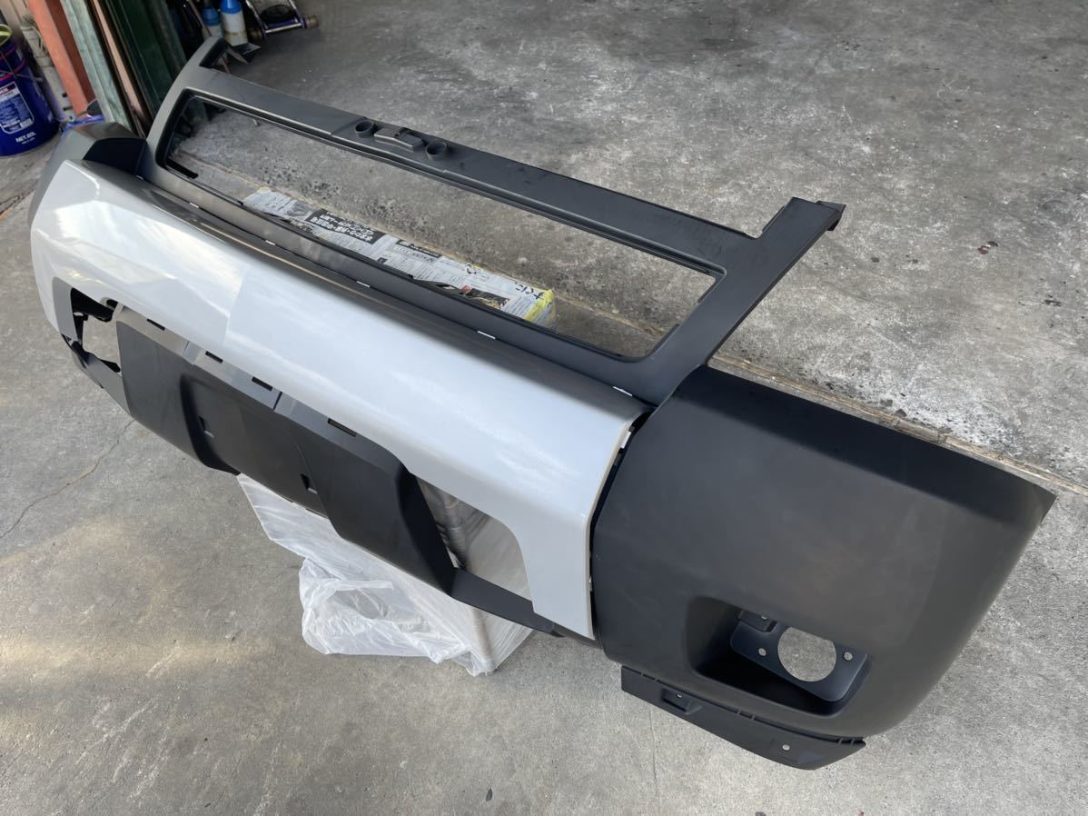 2007- Chevrolet Avalanche Z71 original part GM parts bumper, head light, grill, door molding other chevrolet avalanche 4WD