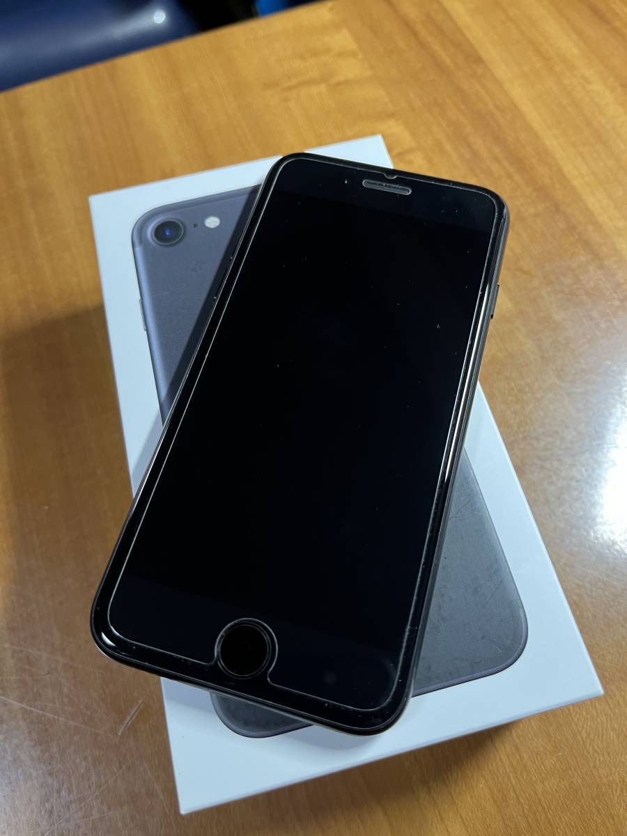 Apple 【SIMフリー】 iPhone 32GB ブラック MNCE2J/A【美品】