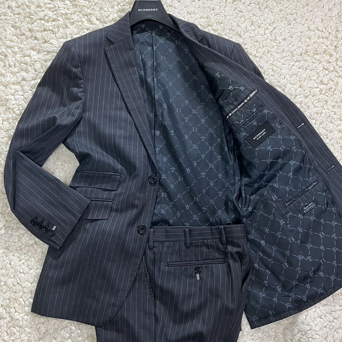 激レア★美品 バーバリーブラックレーベル モノグラム柄 ストライプ柄 セットアップ スーツ BURBERRY BLACK LABEL Super100 総柄 ノバ グレ_画像1