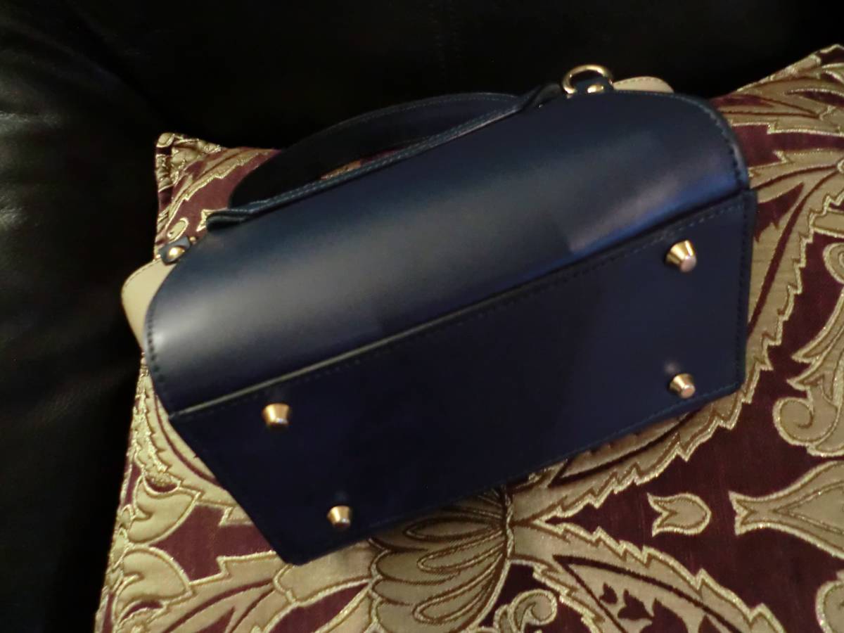 BARNEYS NEWYORK バーニーズニューヨーク 美品 紺 イタリア製
