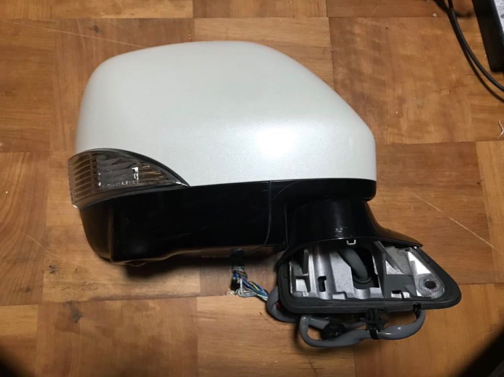 エルグランド E52 右ドアミラー