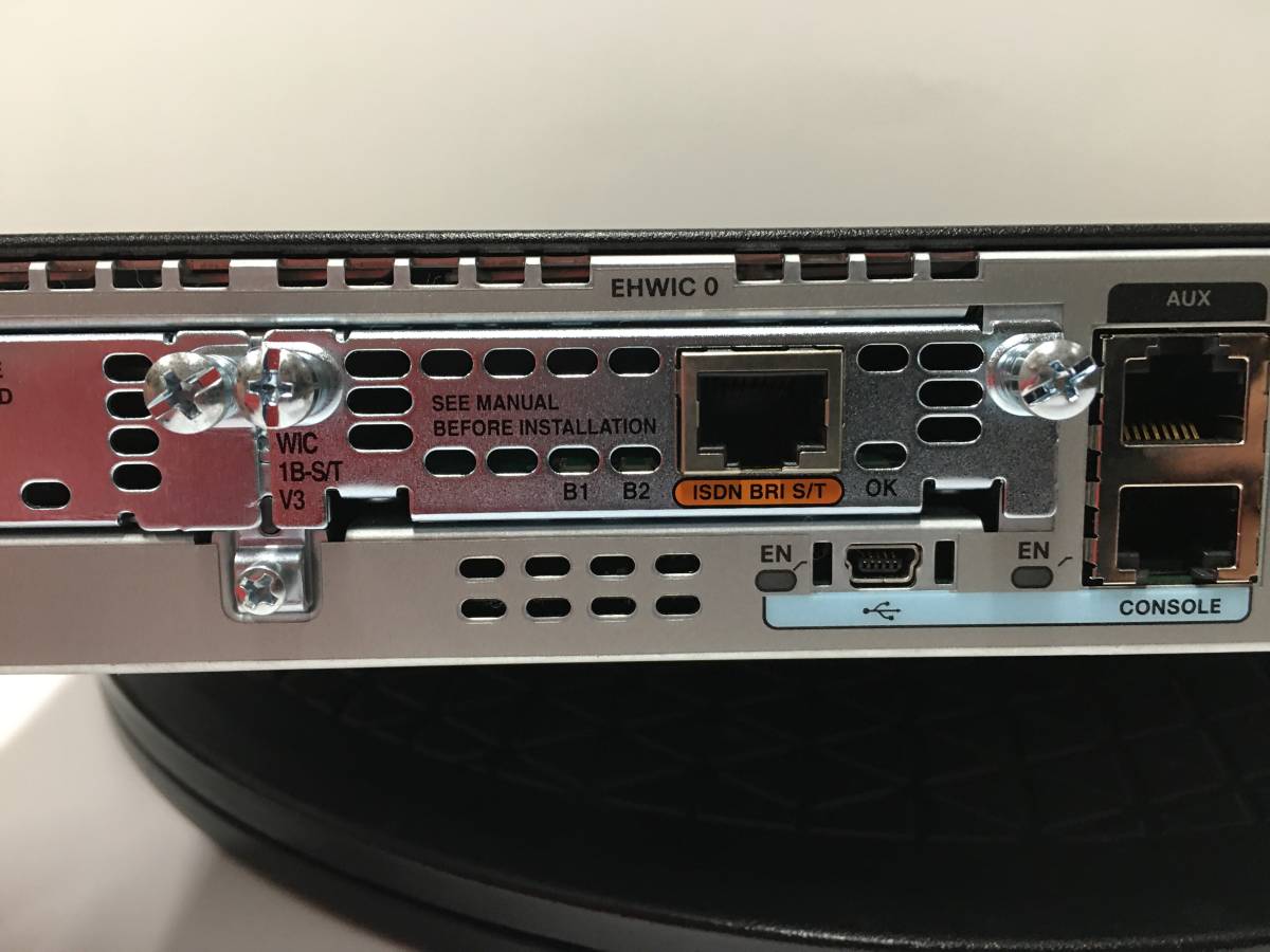 A18900)Cisco 1921/K9 1900シリーズ サービス統合型ルーター 現状品＊WIC1B-S/T V3 カード付きの画像3